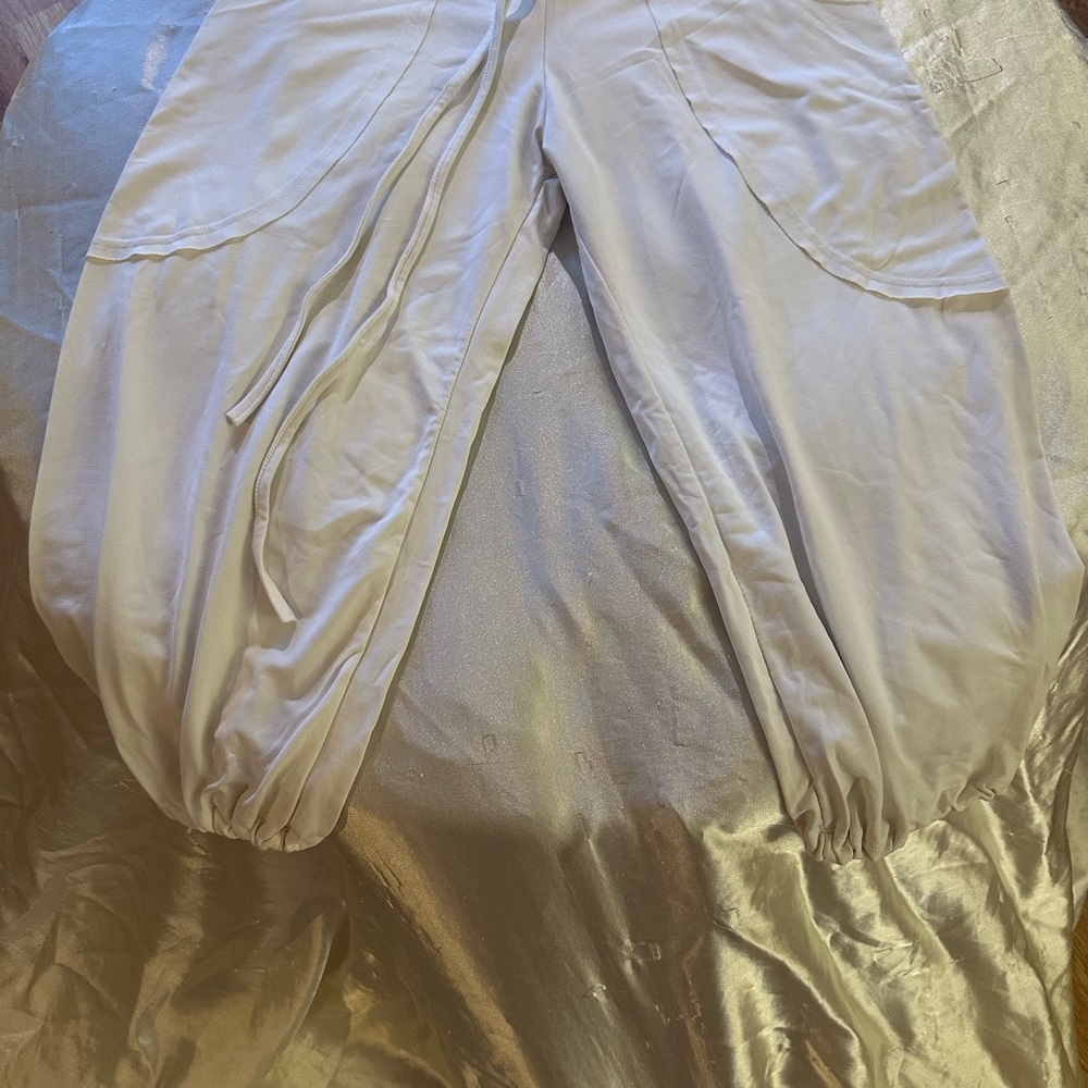 Stylish  white capris